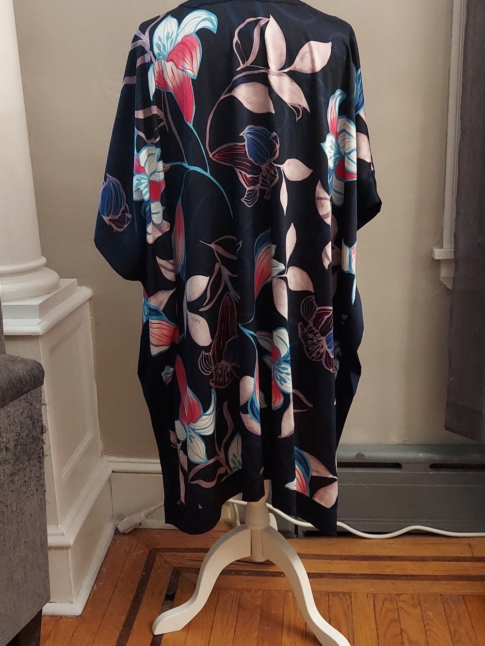 CHICO'S Traveler Navy Floral Longline Silky Kimono L/XL Resortwear Vacation - Picture 10 of 12